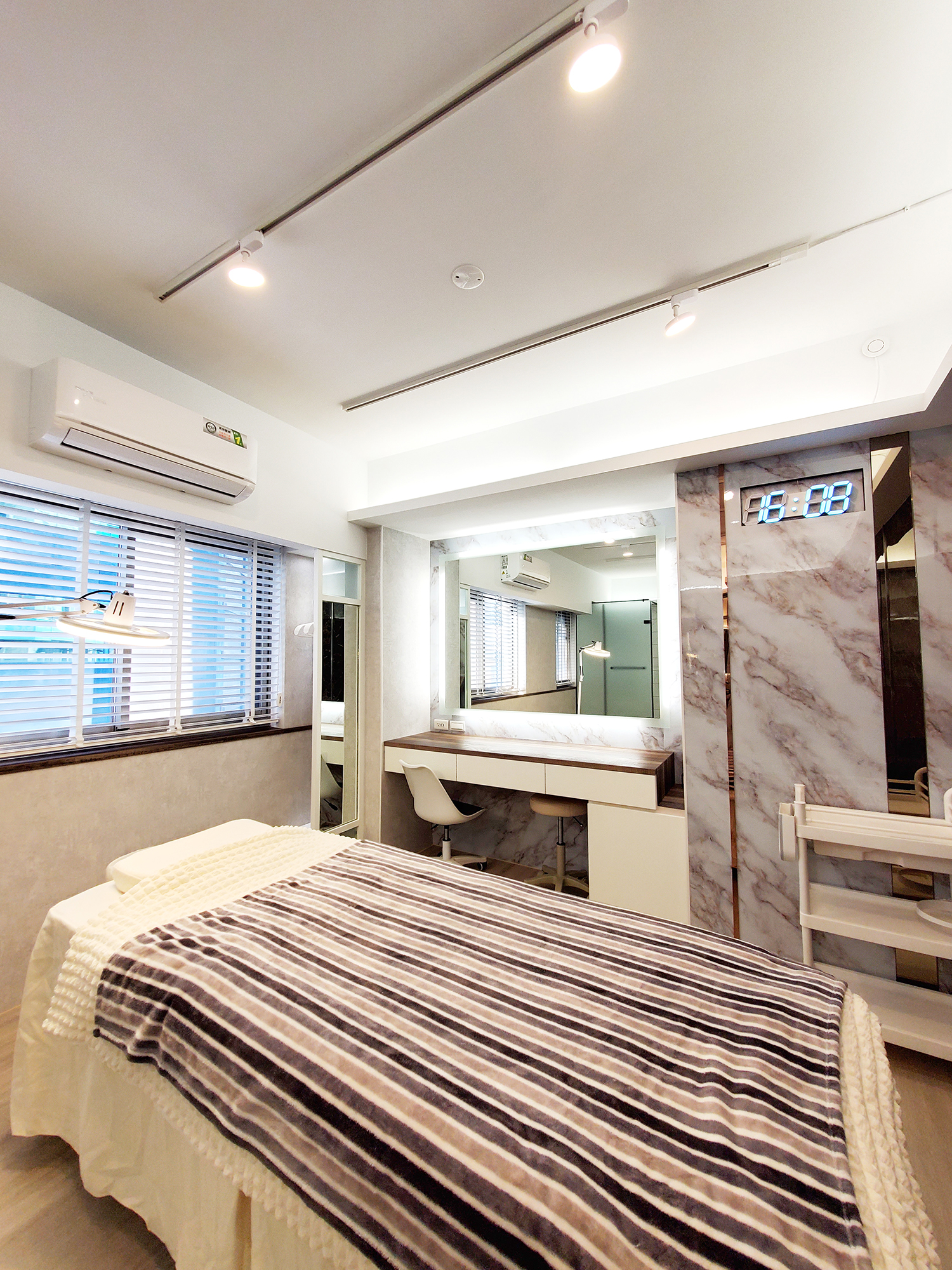 🚨 美業老師注意！想接客人，真的不用急著開店！